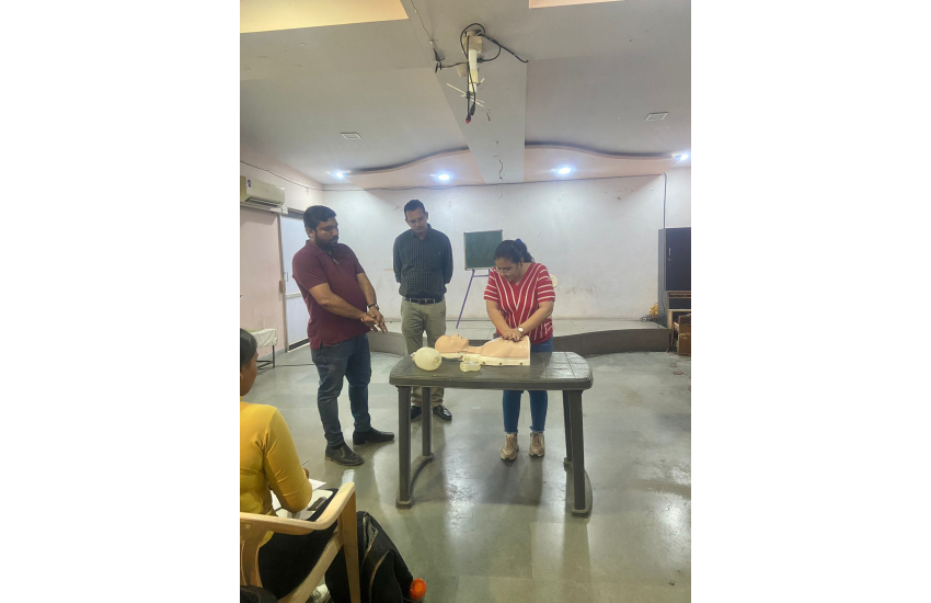 BLS Training At CD Pachhigar Homeopathy College, Surat 